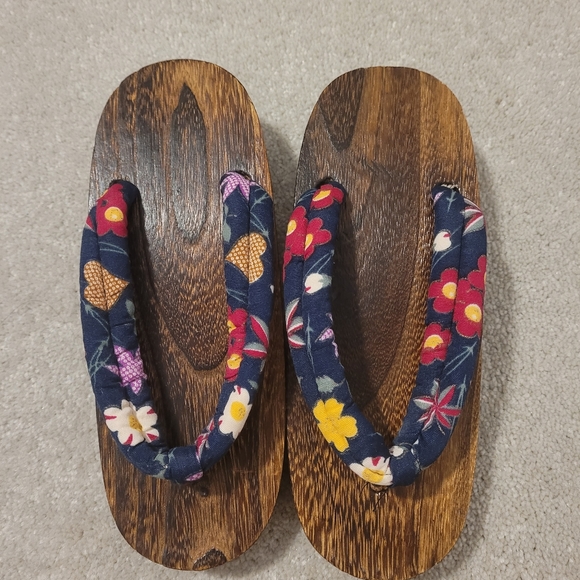 2/$20 Japanese wood sandals - Picture 1 of 2